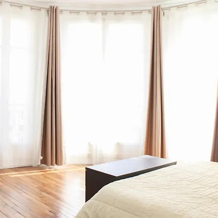 80 M 16 Air-conditioned Bedroom Apartment *