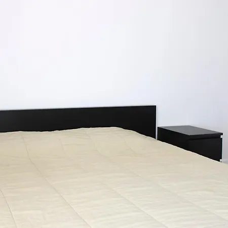 Apartment 80 M 16 Air-conditioned Bedroom *