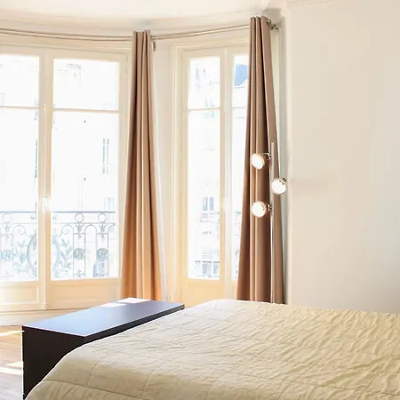 80 M 16 Air-conditioned Bedroom Apartment Paris