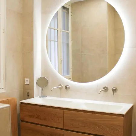 Apartment 80 M 16 Air-conditioned Bedroom *