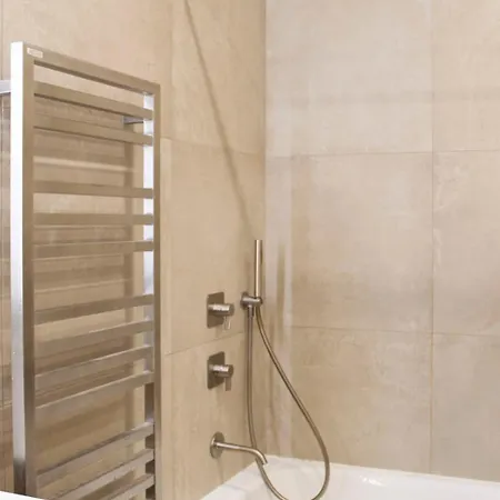 80 M 16 Air-conditioned Bedroom