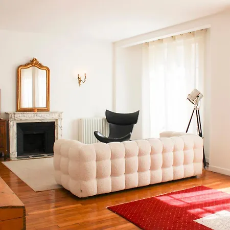 80 M 16 Air-conditioned Bedroom Apartment